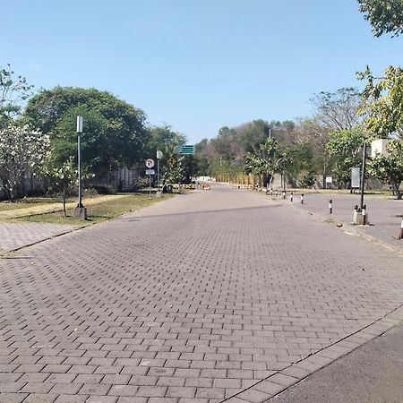Diki Bungalows Kuta  Екстер'єр фото