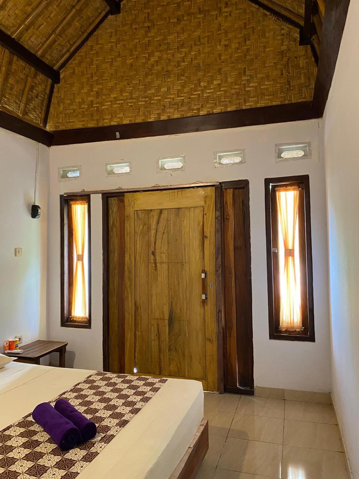 Diki Bungalows Kuta  Екстер'єр фото